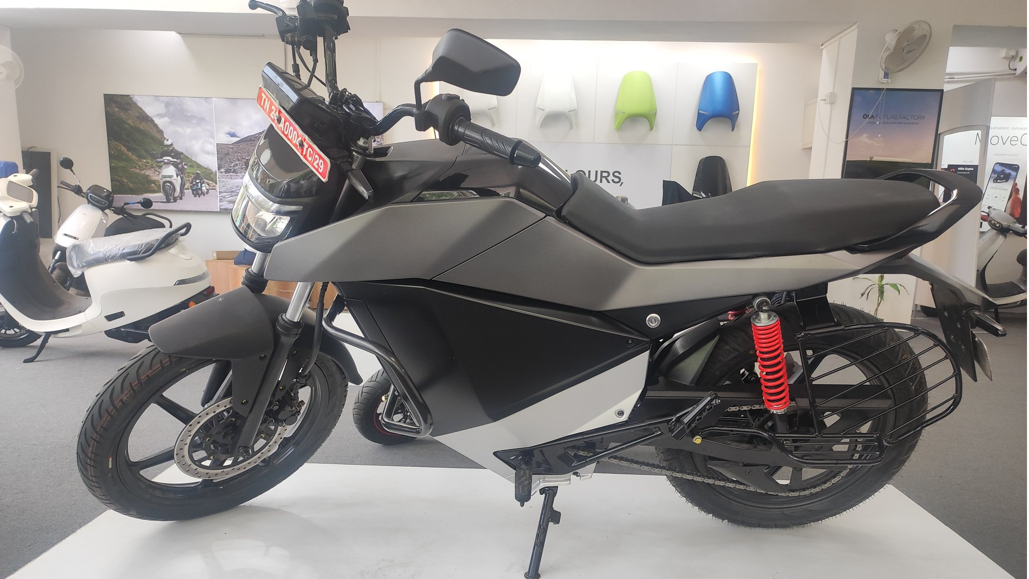 ஓலா ரோட்ஸ்டர் டெலிவரி 23 மே 2025 அன்று பெங்களூரில் தொடங்குகிறது: தமிழ்நாட்டில் எப்போது?