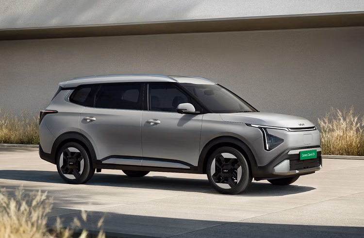 Kia Shakes Up Electric SUV Market! Carens Clavis EV Launched at ₹17.99 Lakh – 490km Range, 7-Seater & ADAS Level 2!