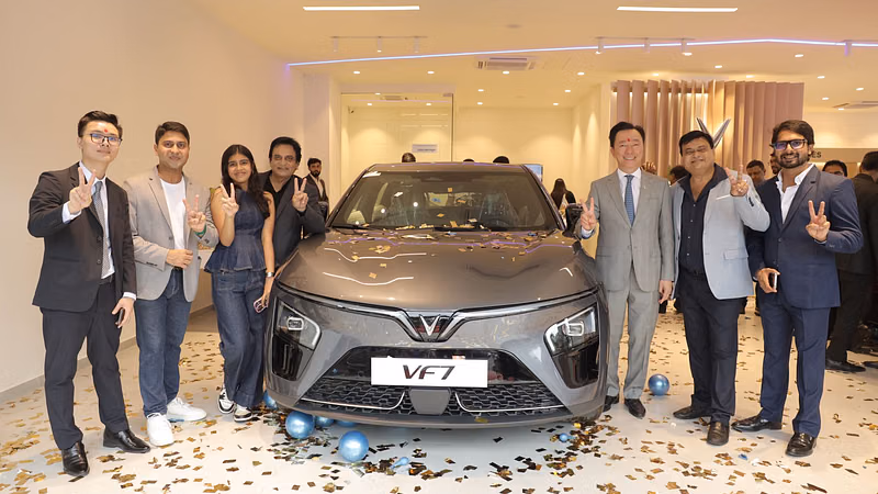 Vietnam’s VinFast Enters India! First EV Showroom Opens in Surat – VF 6 & VF 7 SUVs Coming Soon