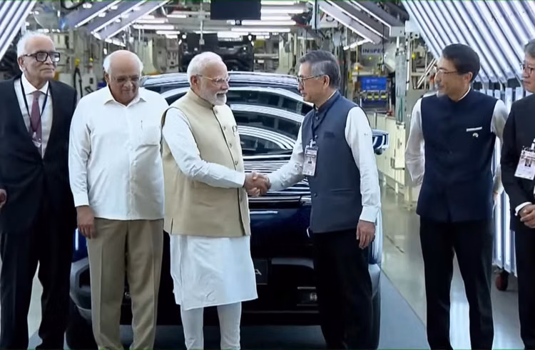 Maruti Suzuki Rolls Out First eVitara EV in Gujarat – Aiming to Beat Tata & Mahindra in India’s EV Race